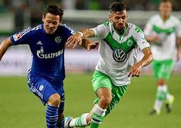 包含沃尔夫斯堡客场逆转，继续保持不败纪录的词条