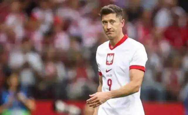 莱万多夫斯基遭遇十连败，法国队教练面临压力！