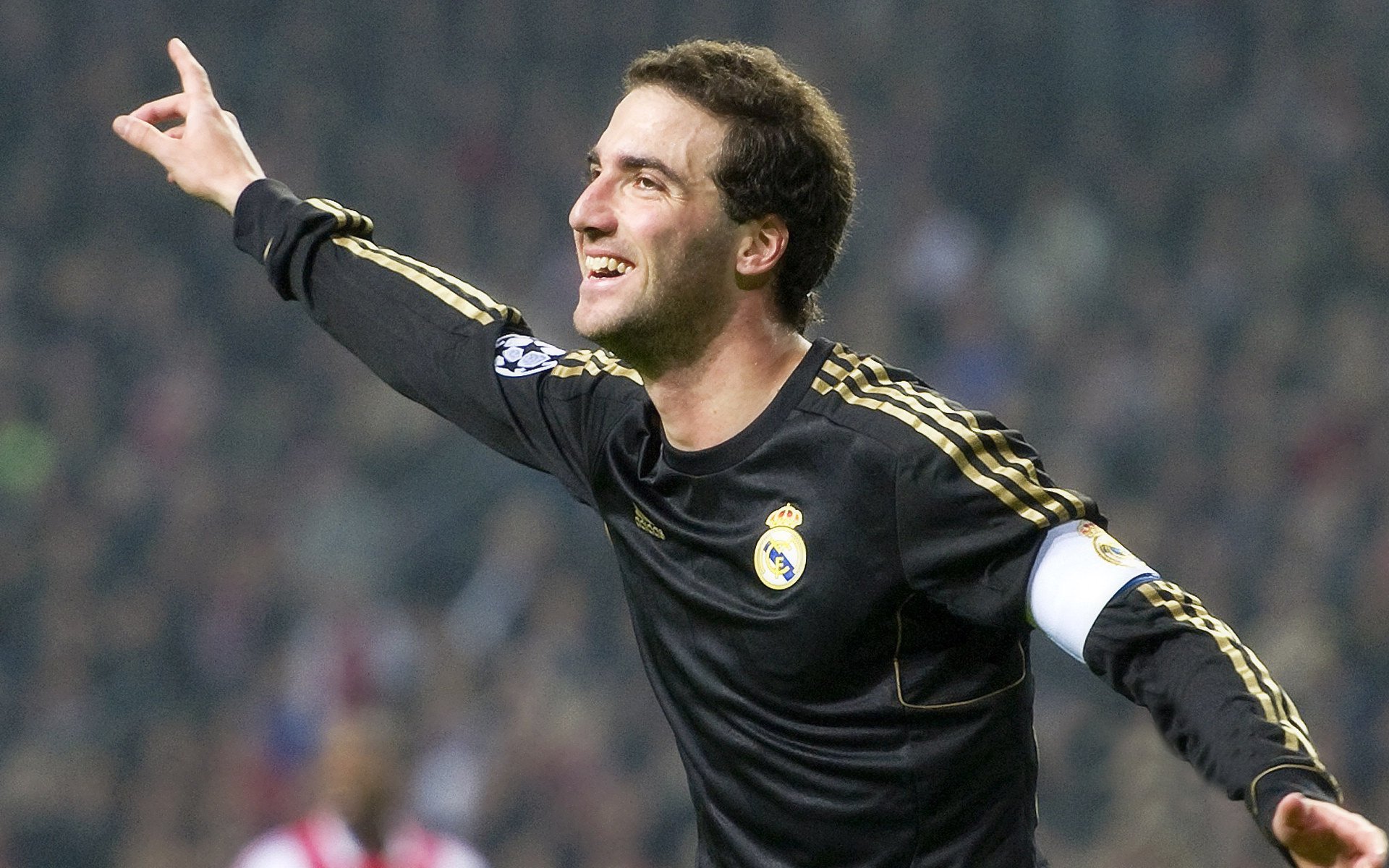 浓眉哥在MAD比赛中爆冷，突破纪录引发热议！